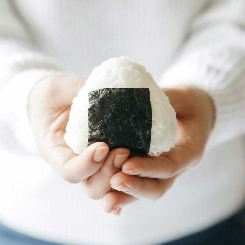 onigiri avec du riz rond japonica akafuji